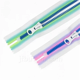 Plastikust tõmblukud jopedele