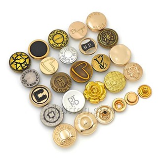 Antiiksed messingist trukid