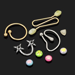 Ebakorrapärane kumer metallist sõrmus pidulikuks kandmiseks