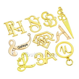 Väikesed metallist logosildid