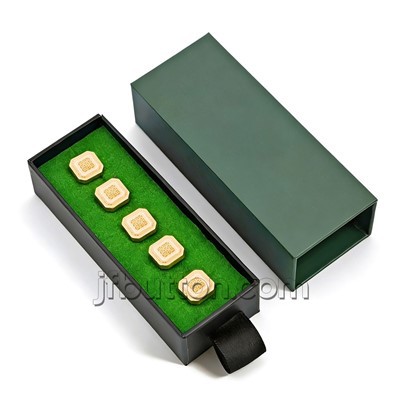 Kullatud Baju Melayu trukid