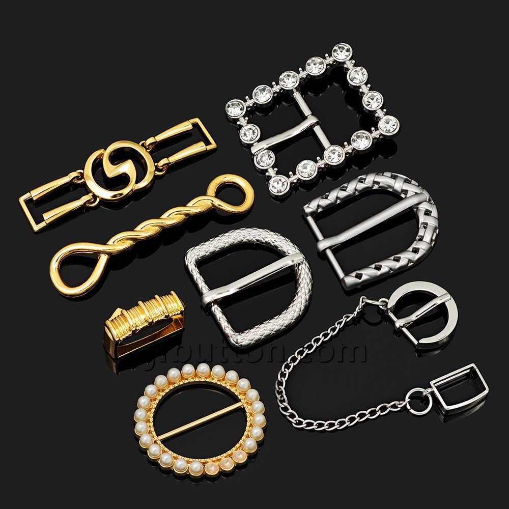 buckle and chain buckle and chain